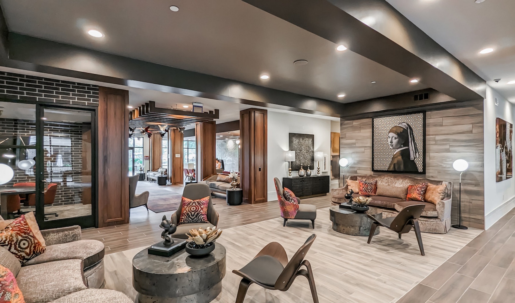 Lounge Spacious well lit lounge with large open area and ample seating